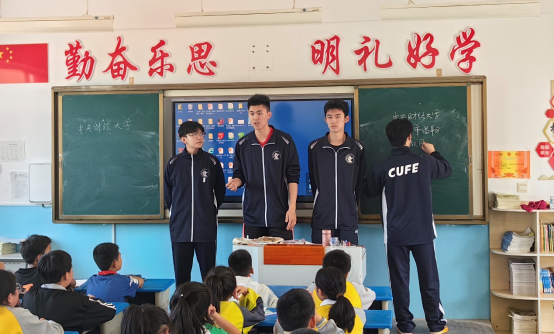 中财男排受邀进入甘肃省青铜峡市第六小学交流